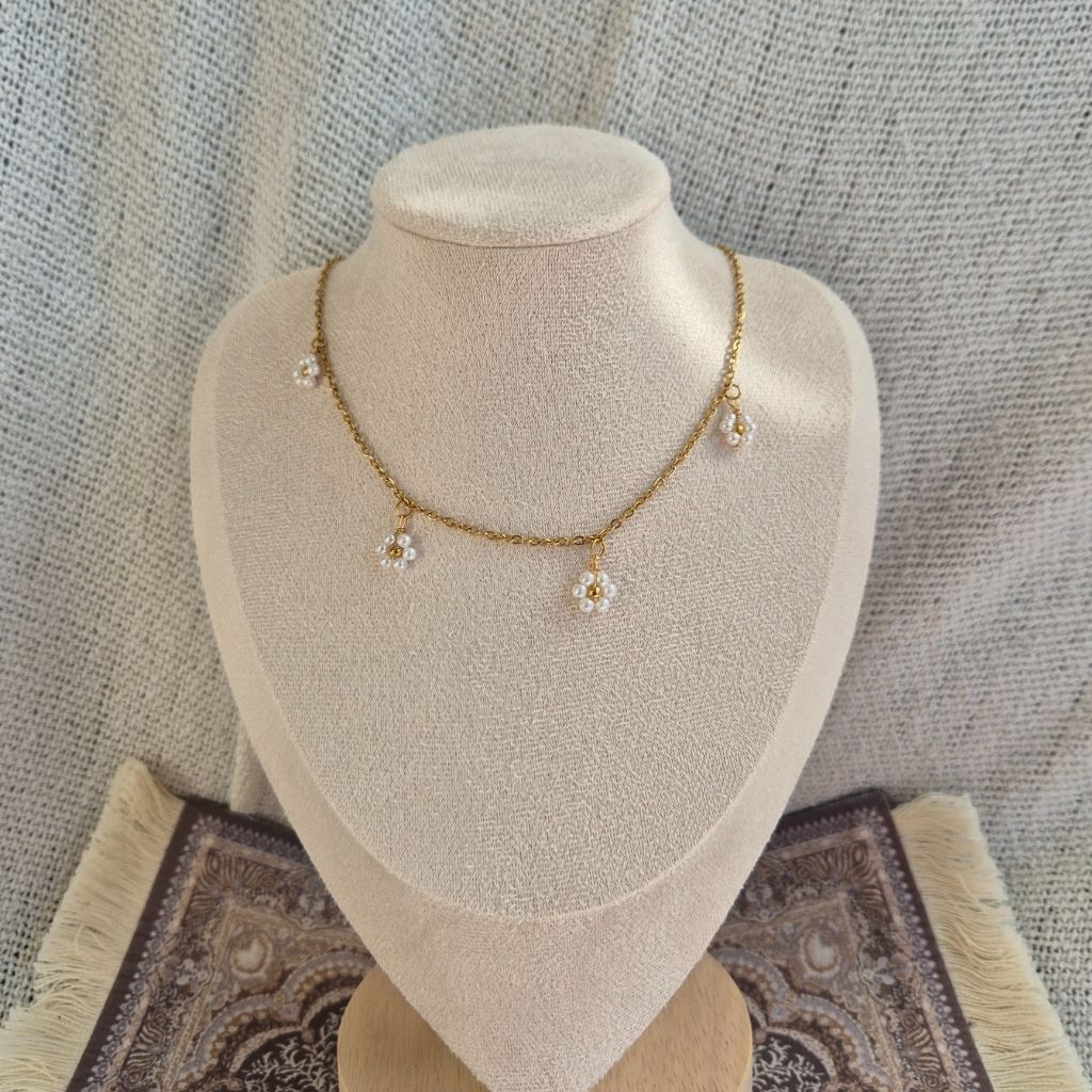 Fleur - Handmade beaded necklace