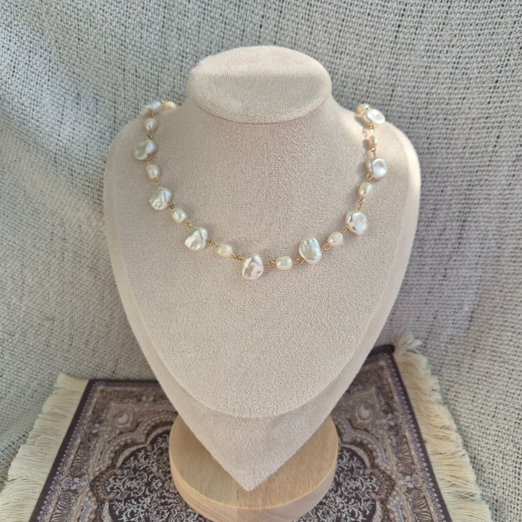 Ivory - Handmade beaded necklace